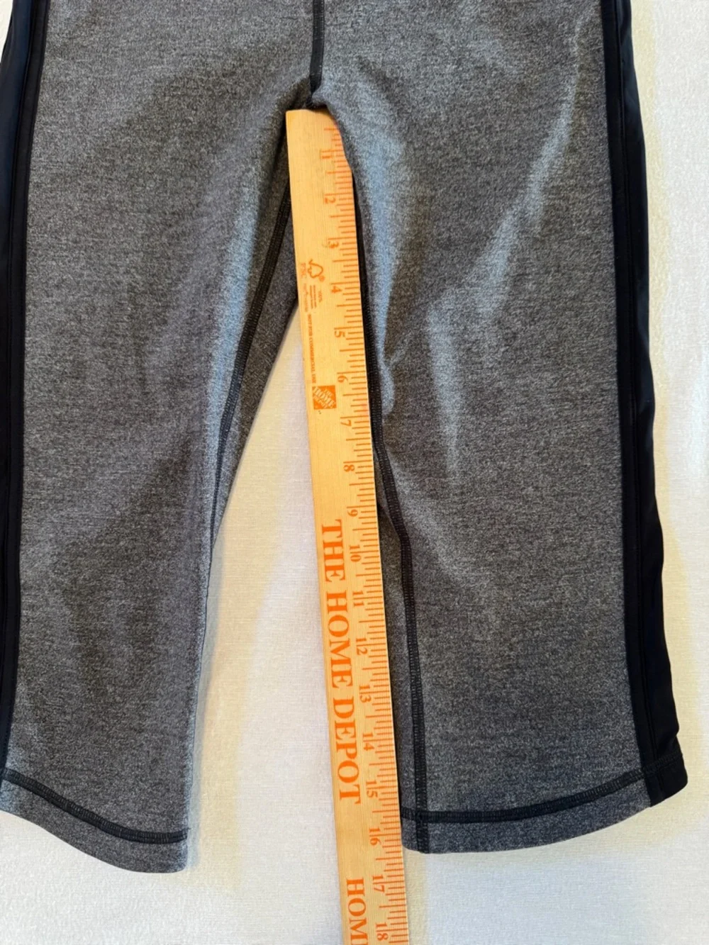 Lululemon Cropped Leggings Women’s Size 8 Gray Black Athletic Yoga Pants